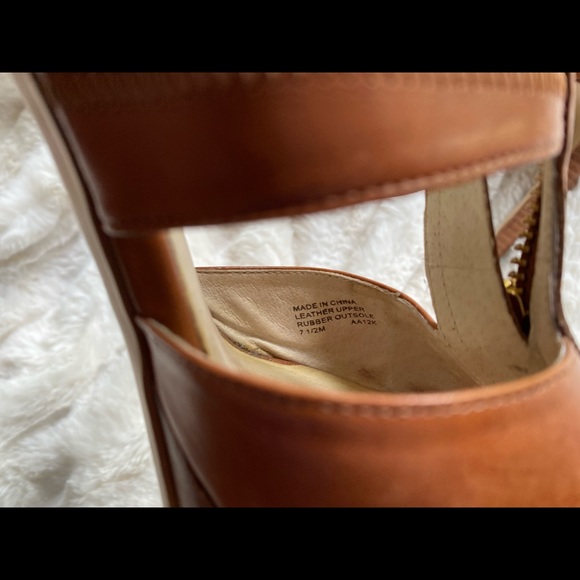 Michael Kors Berkley Leather T-Strap Heels 7.5 EUC - Picture 9 of 10